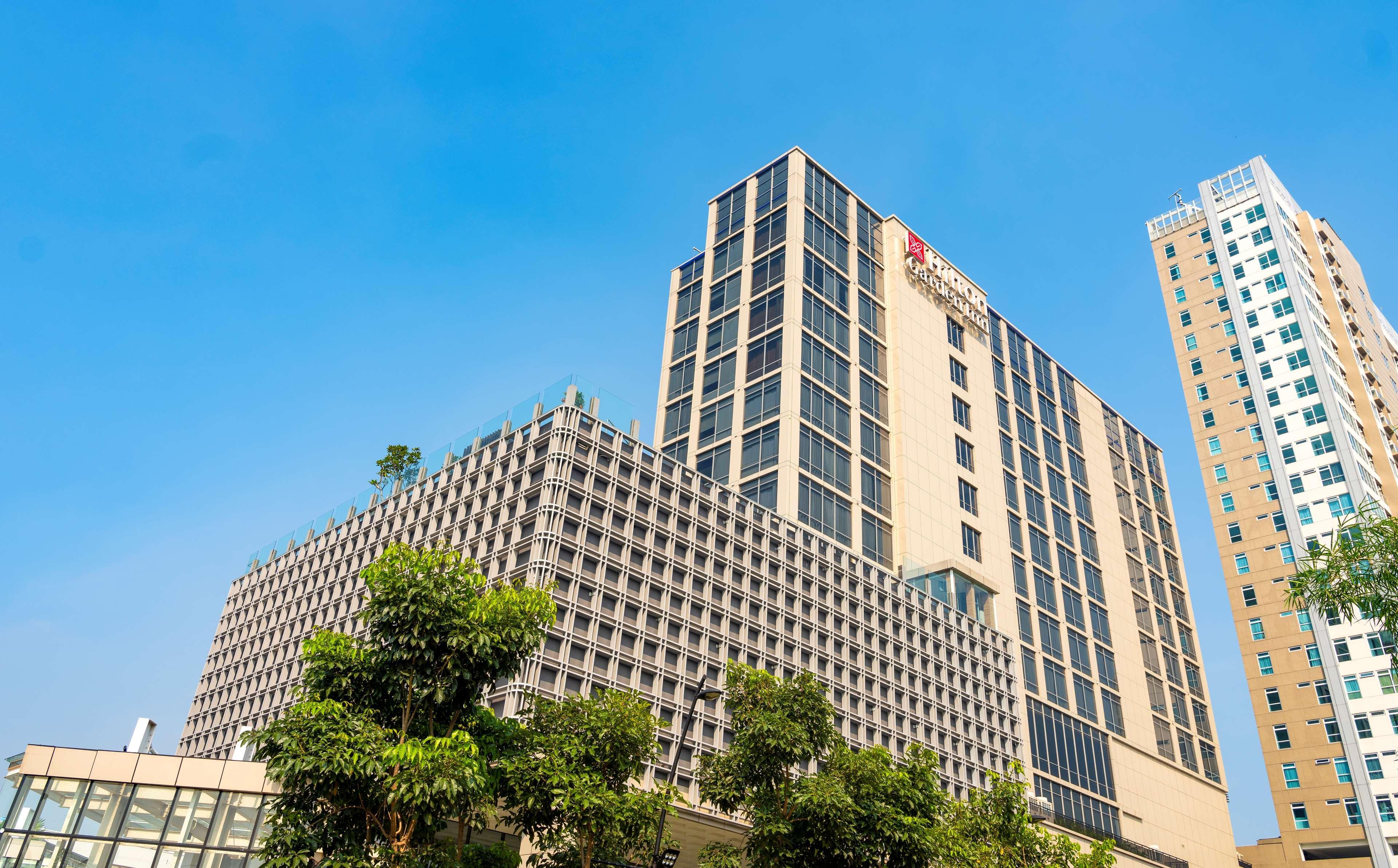 Hilton Garden Inn Jakarta Taman Palem Buitenkant foto