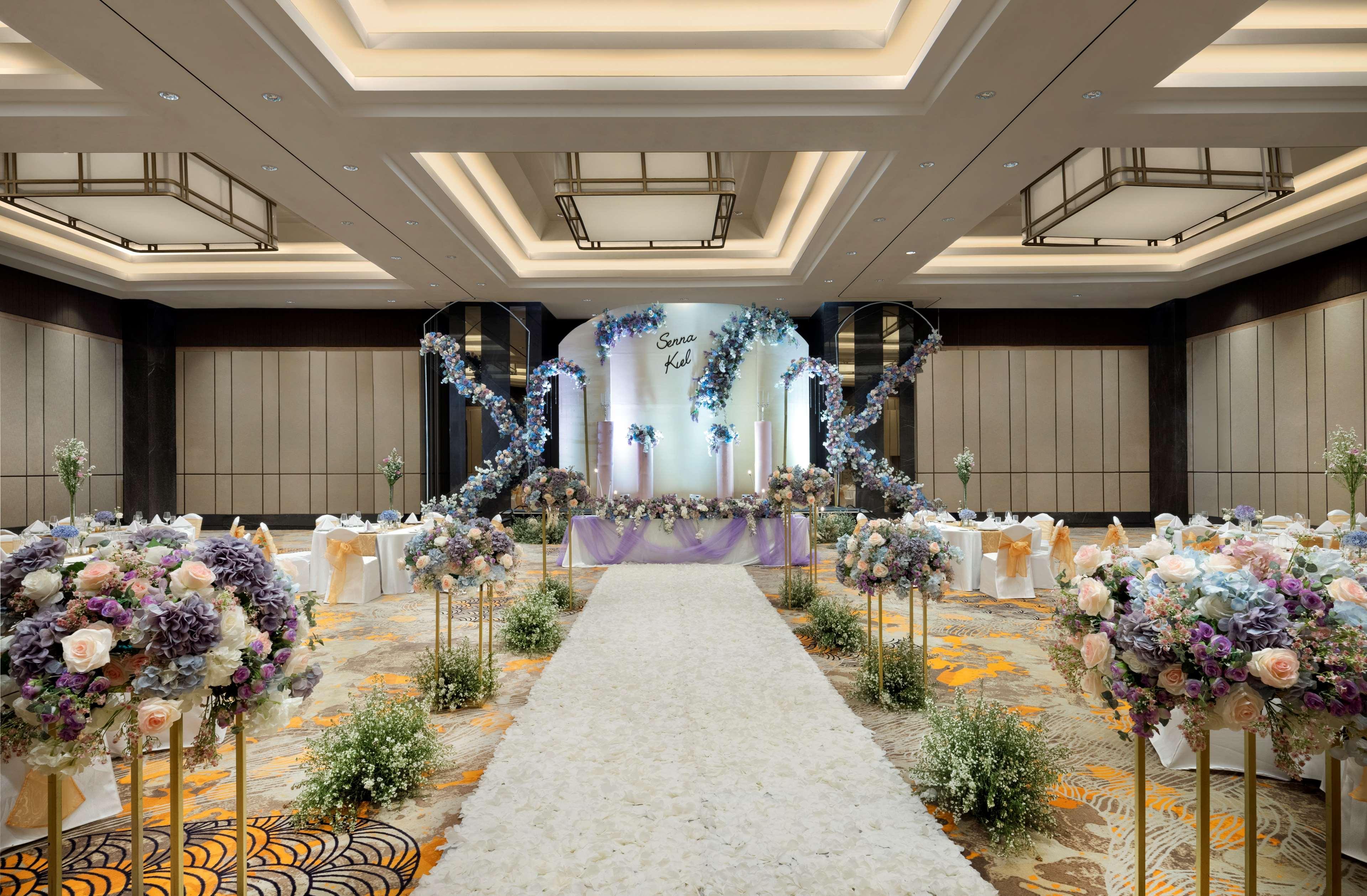 Hilton Garden Inn Jakarta Taman Palem Buitenkant foto