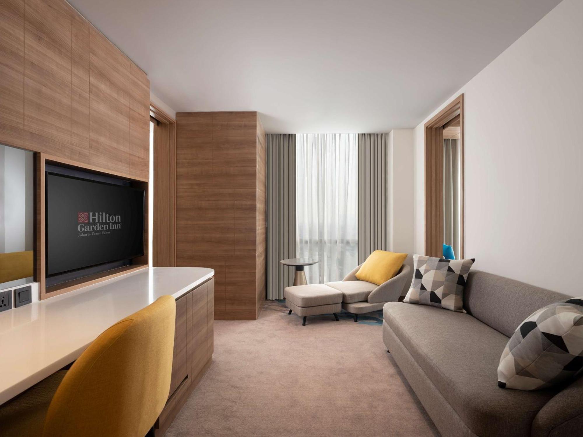 Hilton Garden Inn Jakarta Taman Palem Buitenkant foto