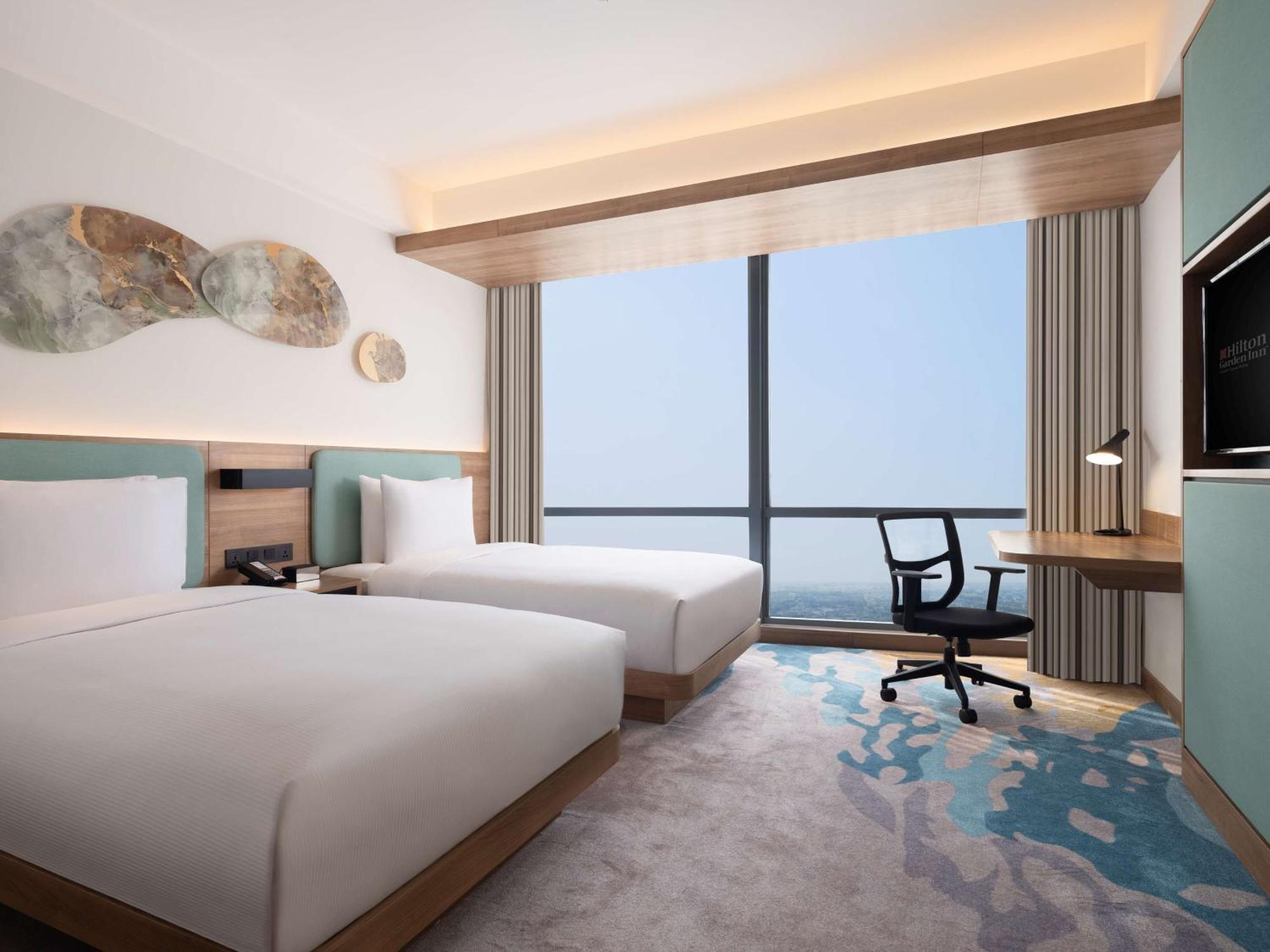Hilton Garden Inn Jakarta Taman Palem Buitenkant foto