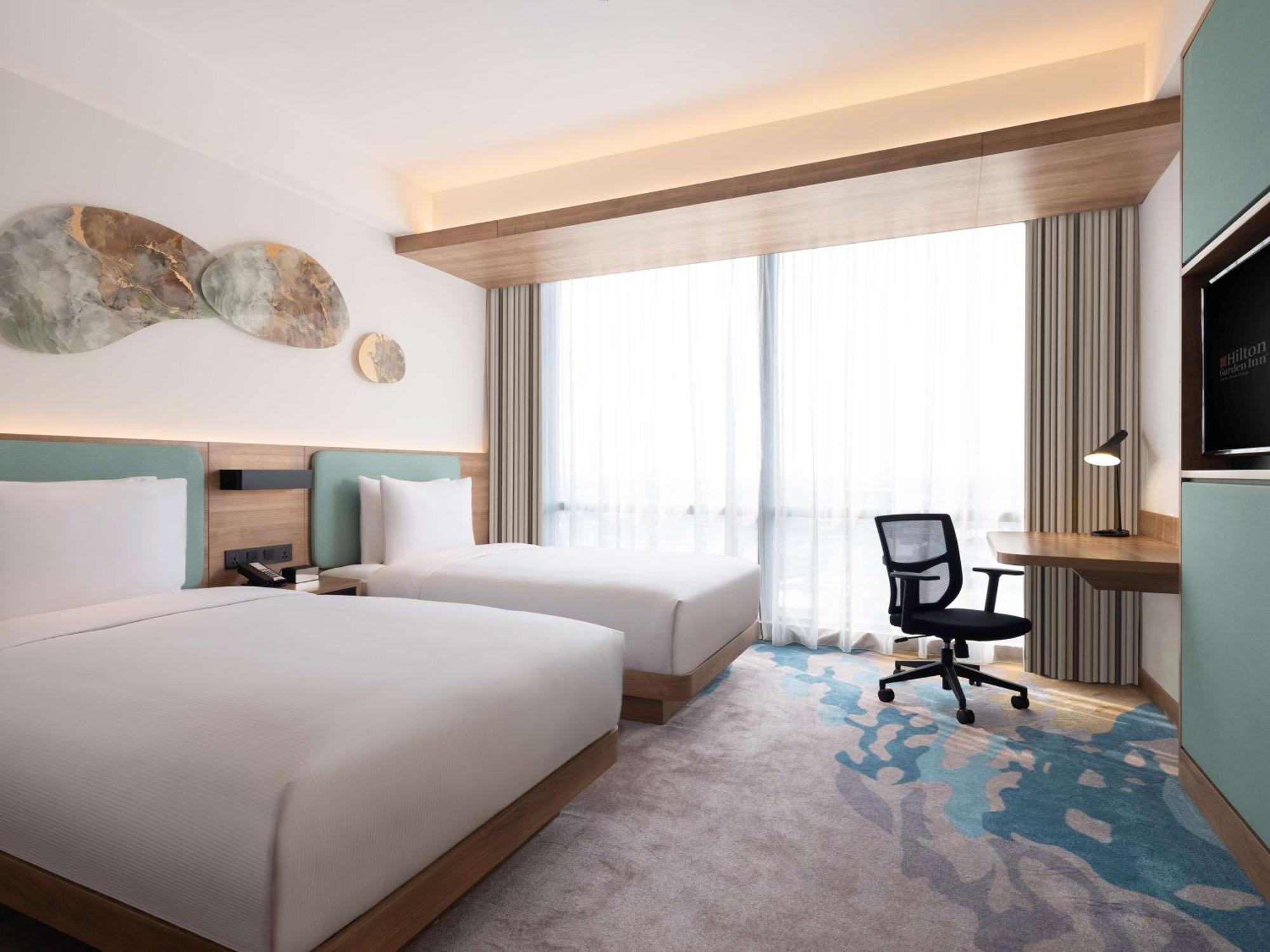 Hilton Garden Inn Jakarta Taman Palem Buitenkant foto