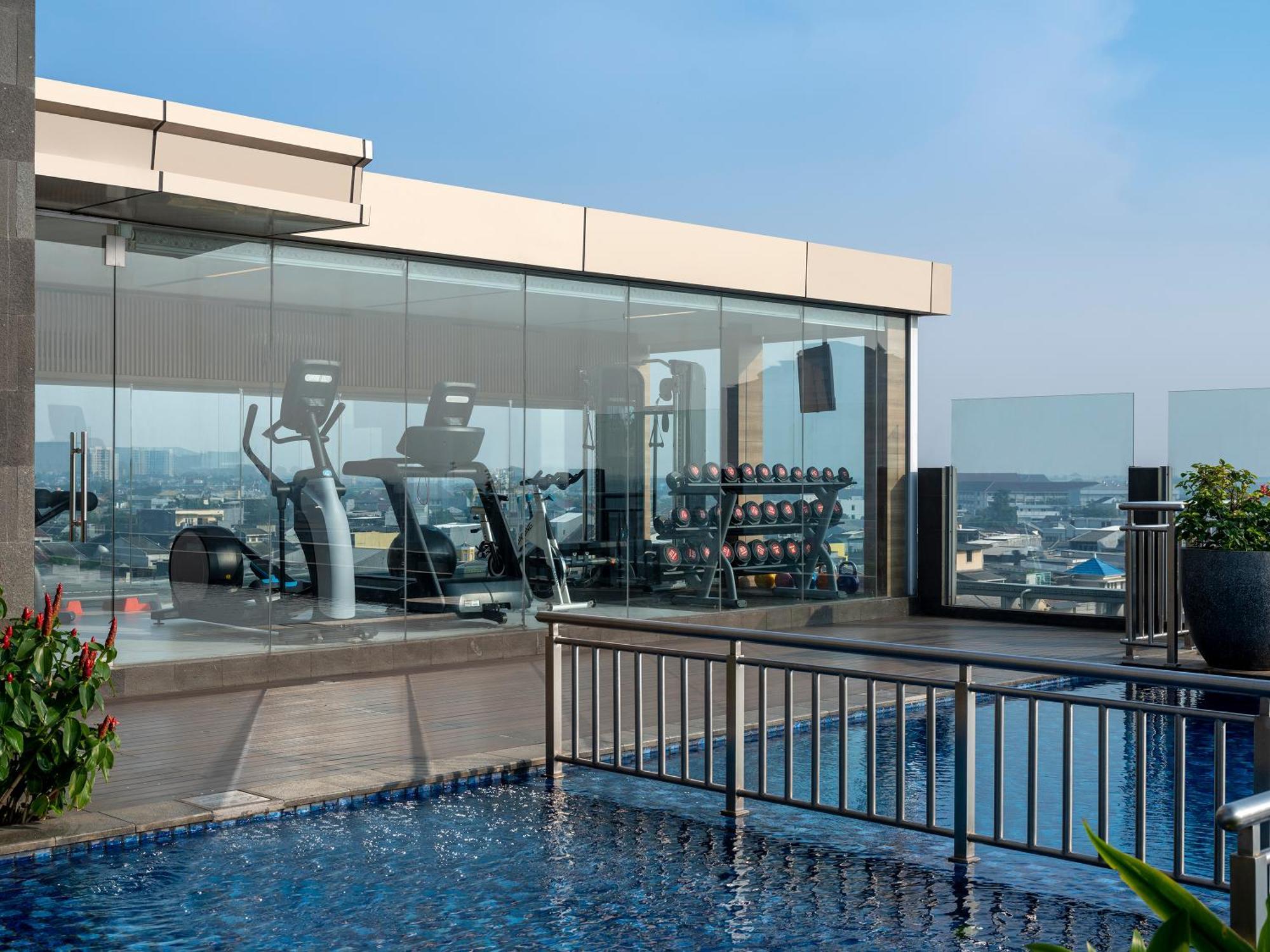 Hilton Garden Inn Jakarta Taman Palem Buitenkant foto